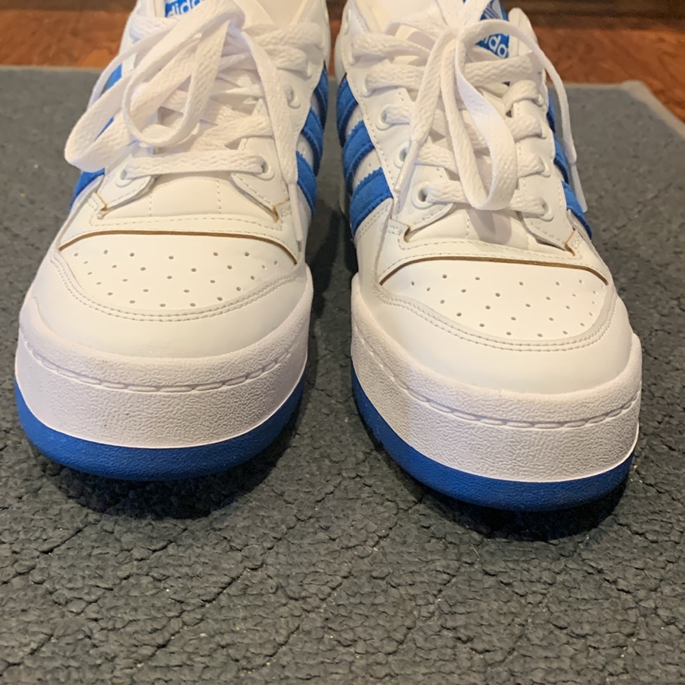 LIKE NEW Adidas Forum Bold Stripes - Picture 8 of 11